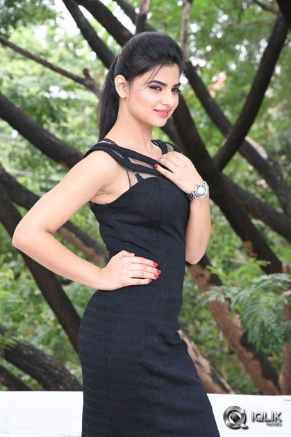 Kamna-Ranawat-Interview-About-Selfie-Raja